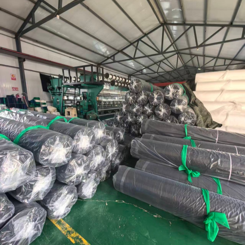 Dvojitý plast: Zaneprázdnená scéna nákladnej dopravy ukazuje silnú silu